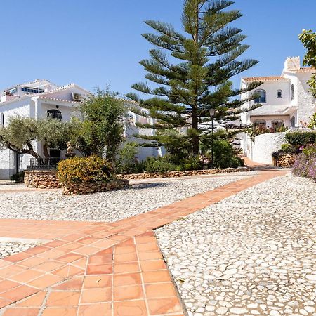 Capistrano Village B, 1 Bedroom + Free Wi-Fi Nerja Exteriör bild