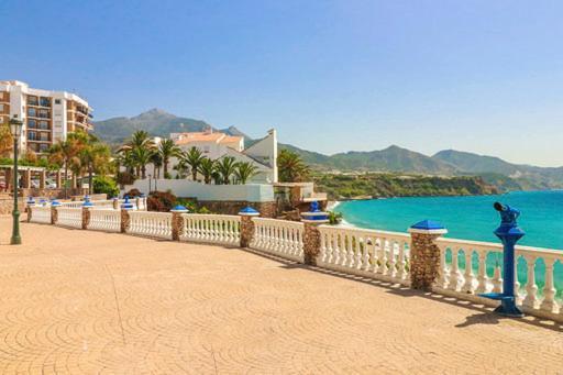 Capistrano Village B, 1 Bedroom + Free Wi-Fi Nerja Exteriör bild