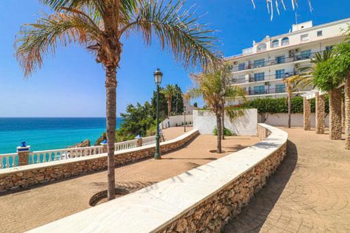 Capistrano Village B, 1 Bedroom + Free Wi-Fi Nerja Exteriör bild
