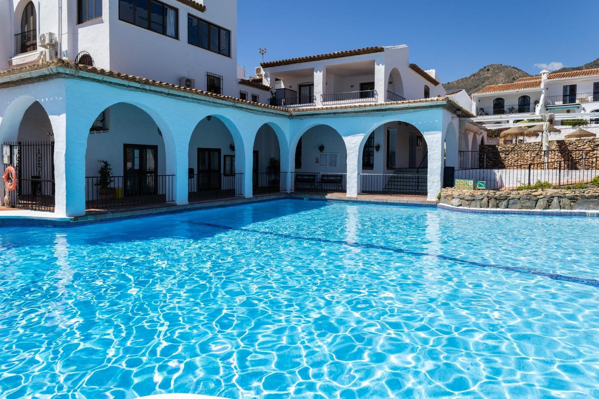 Capistrano Village B, 1 Bedroom + Free Wi-Fi Nerja Exteriör bild