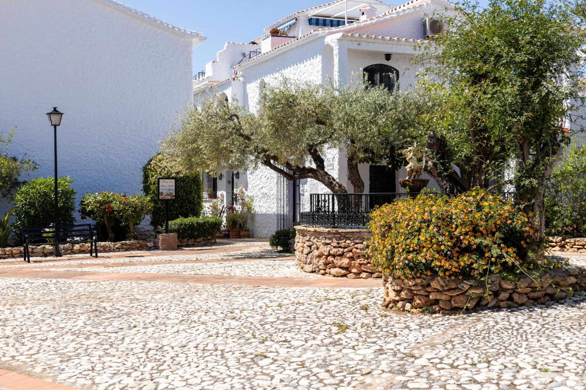 Capistrano Village B, 1 Bedroom + Free Wi-Fi Nerja Exteriör bild