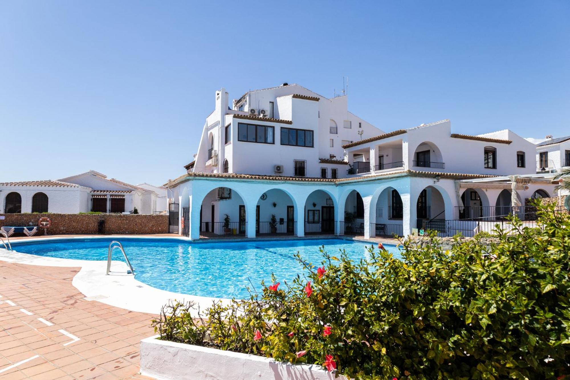 Capistrano Village B, 1 Bedroom + Free Wi-Fi Nerja Exteriör bild