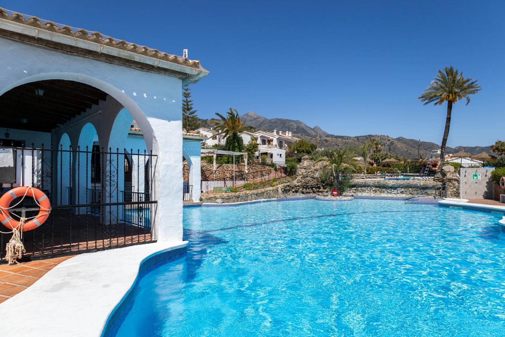 Capistrano Village B, 1 Bedroom + Free Wi-Fi Nerja Exteriör bild