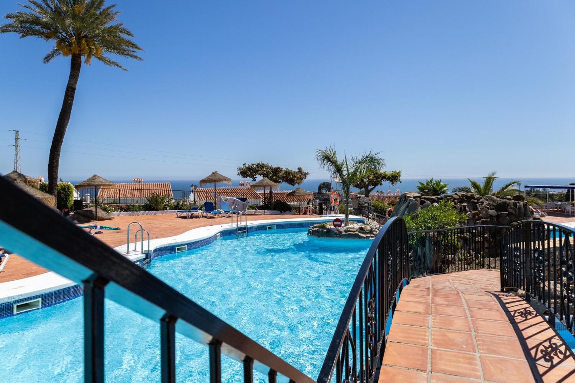 Capistrano Village B, 1 Bedroom + Free Wi-Fi Nerja Exteriör bild