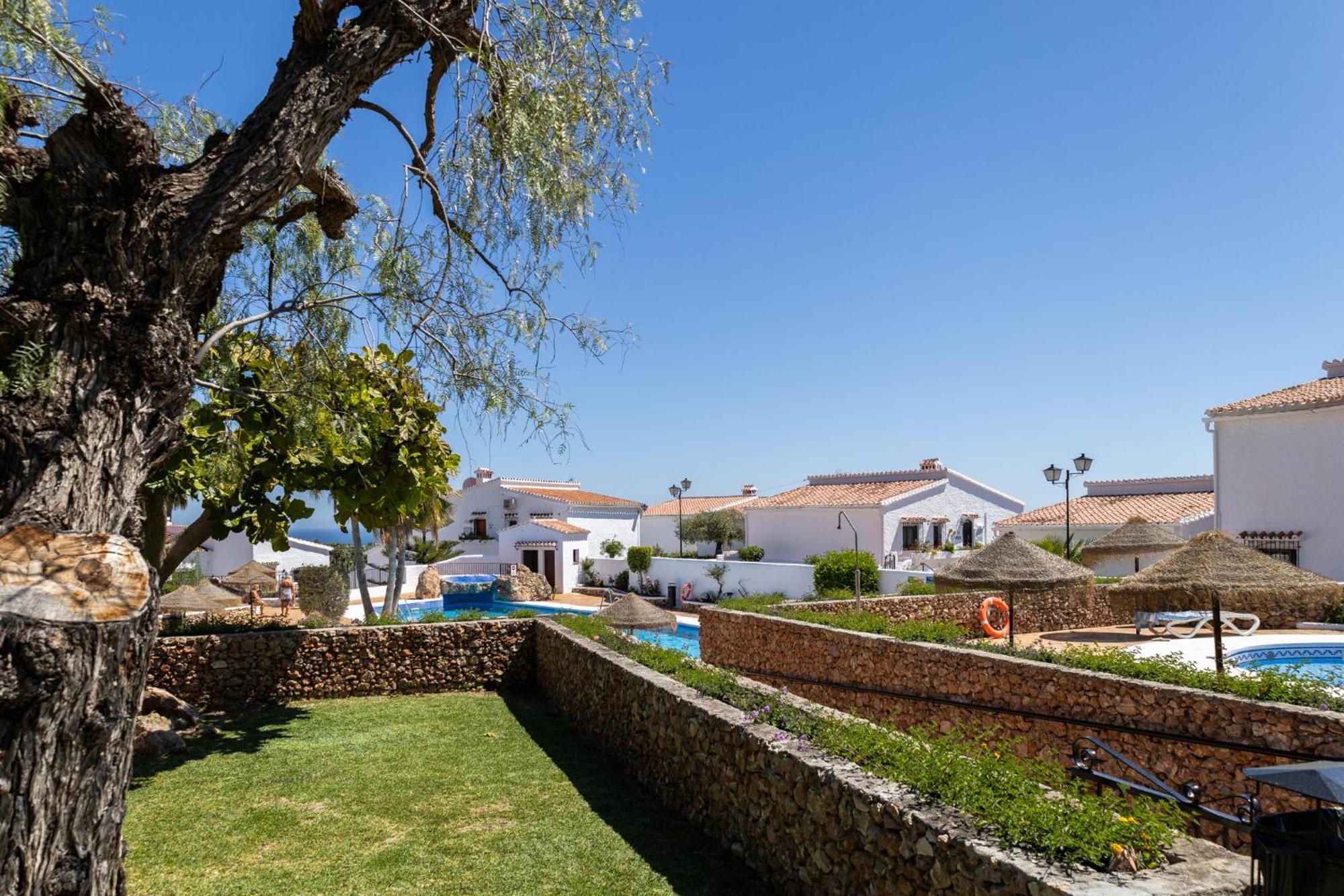 Capistrano Village B, 1 Bedroom + Free Wi-Fi Nerja Exteriör bild