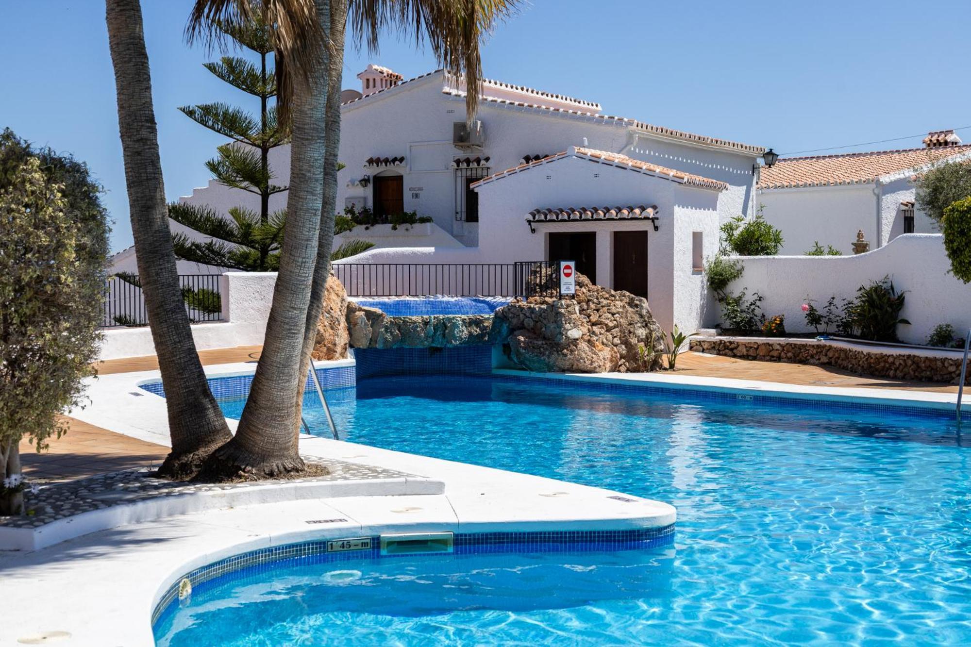 Capistrano Village B, 1 Bedroom + Free Wi-Fi Nerja Exteriör bild