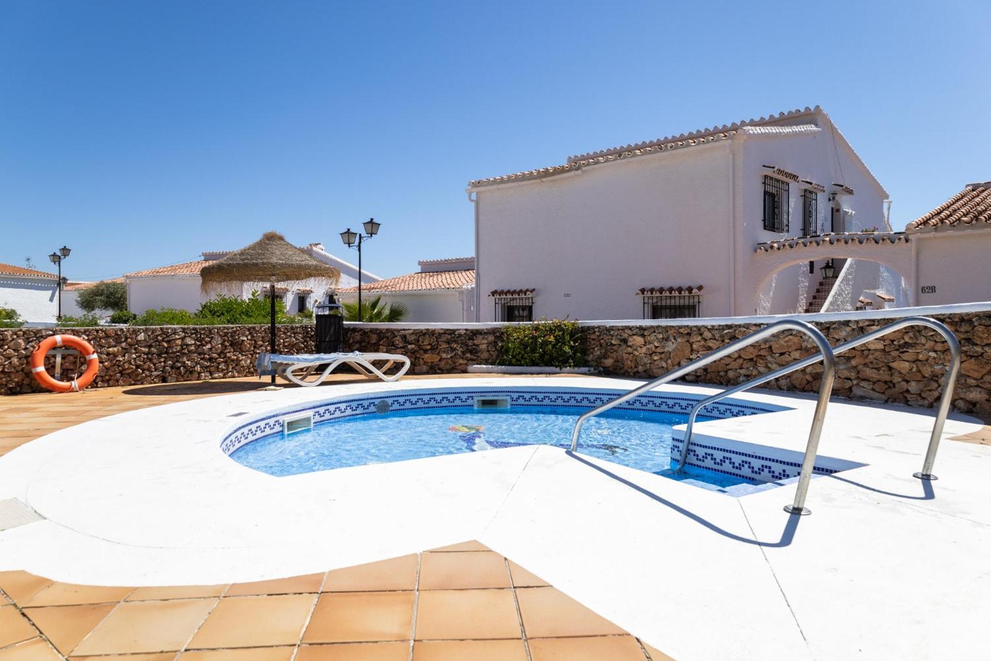 Capistrano Village B, 1 Bedroom + Free Wi-Fi Nerja Exteriör bild