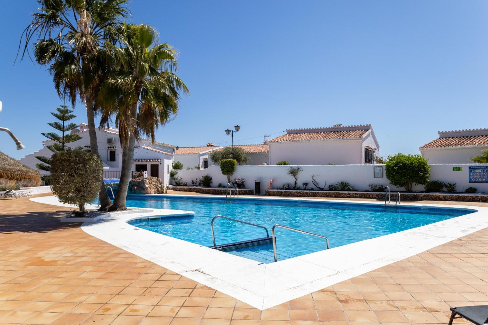 Capistrano Village B, 1 Bedroom + Free Wi-Fi Nerja Exteriör bild